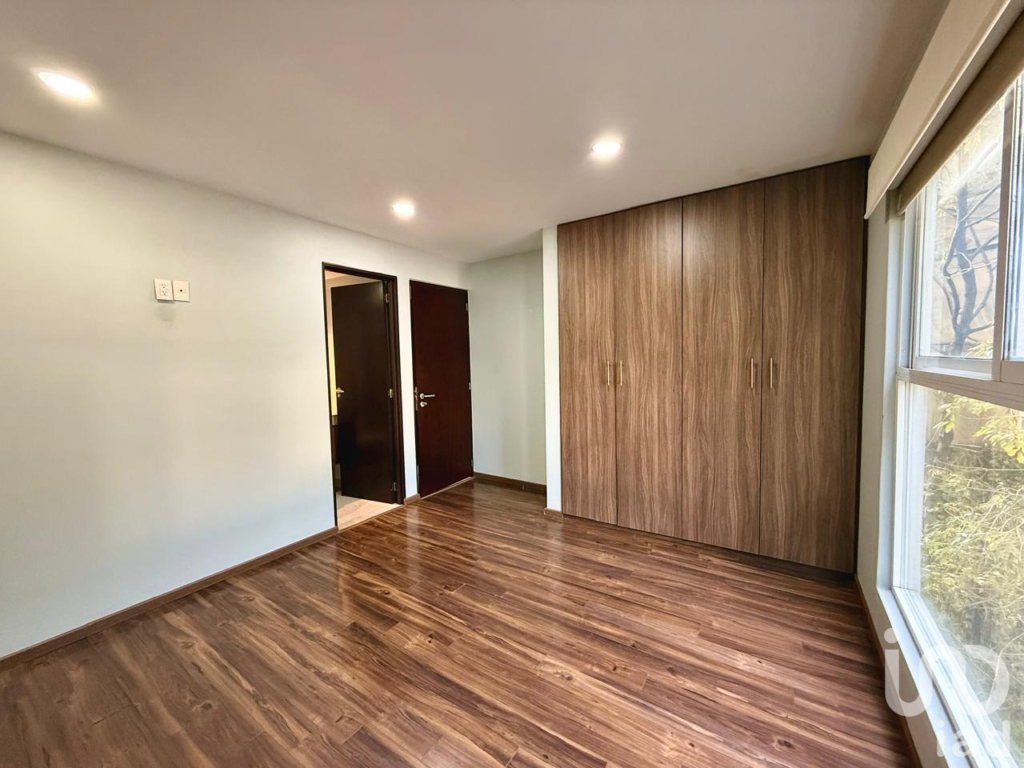 Conectividad y Amplitud: Departamento en Venta en Mixcoac con 2 Baños y Elevador
