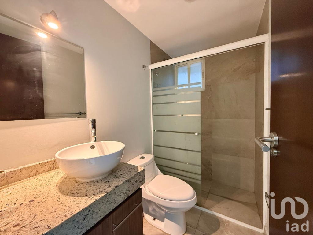 Conectividad y Amplitud: Departamento en Venta en Mixcoac con 2 Baños y Elevador