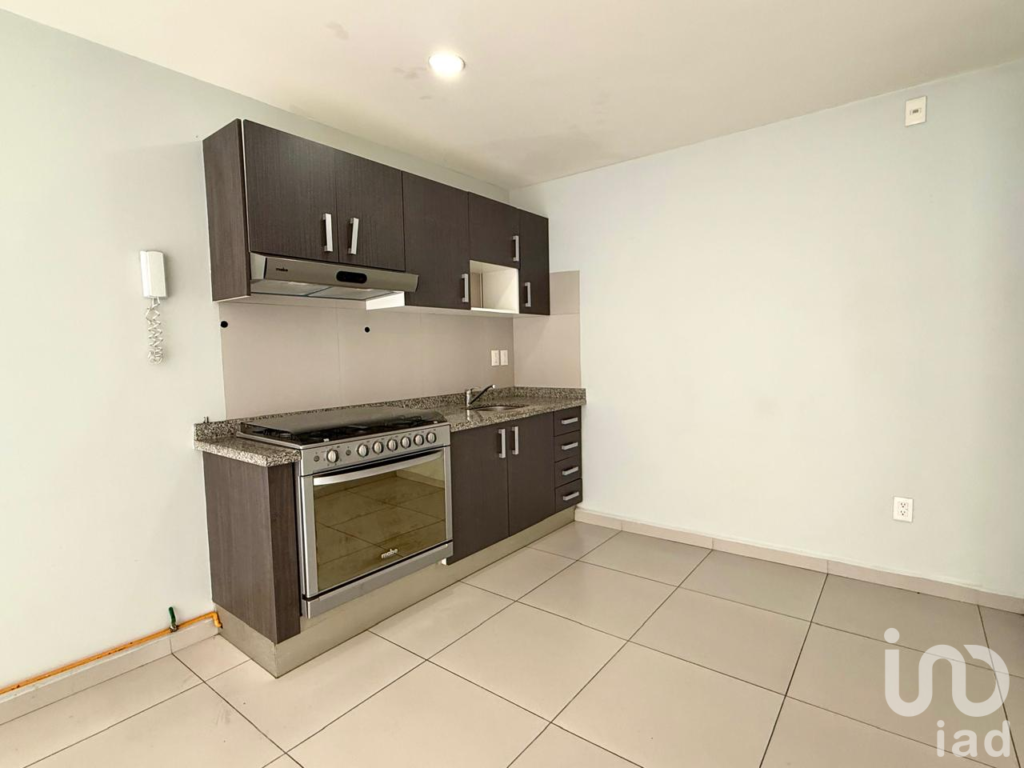 Conectividad y Amplitud: Departamento en Venta en Mixcoac con 2 Baños y Elevador