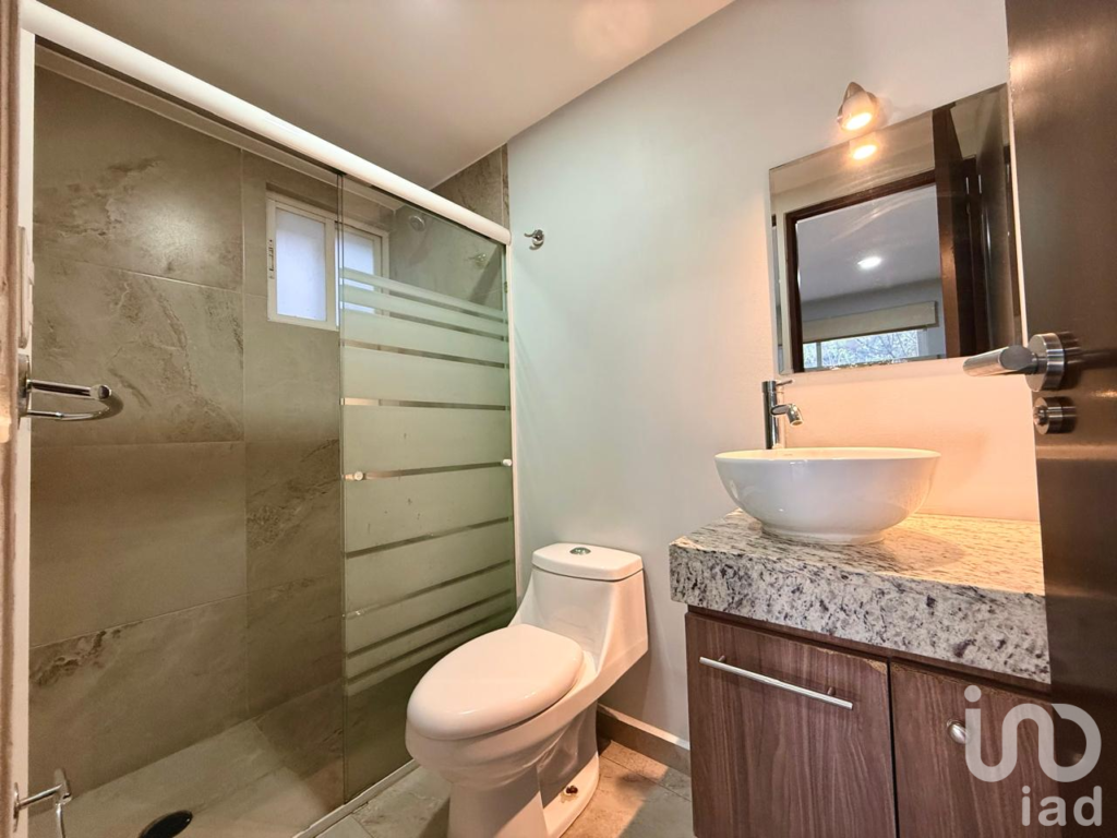Conectividad y Amplitud: Departamento en Venta en Mixcoac con 2 Baños y Elevador