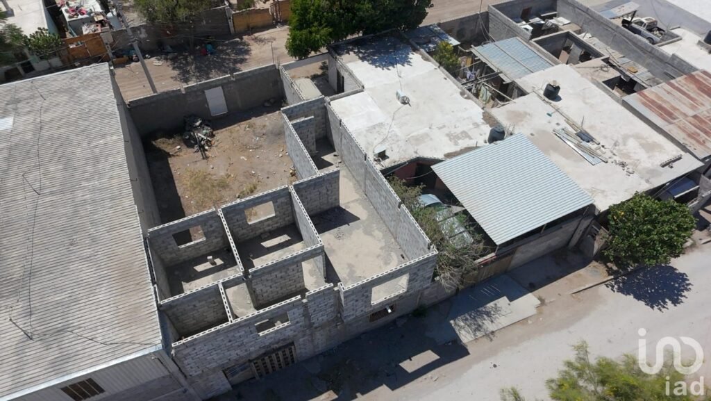 Terreno en venta con construcción, bardeado en la ciuadad de Torreón