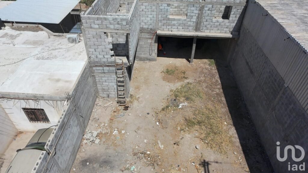 Terreno en venta con construcción, bardeado en la ciuadad de Torreón