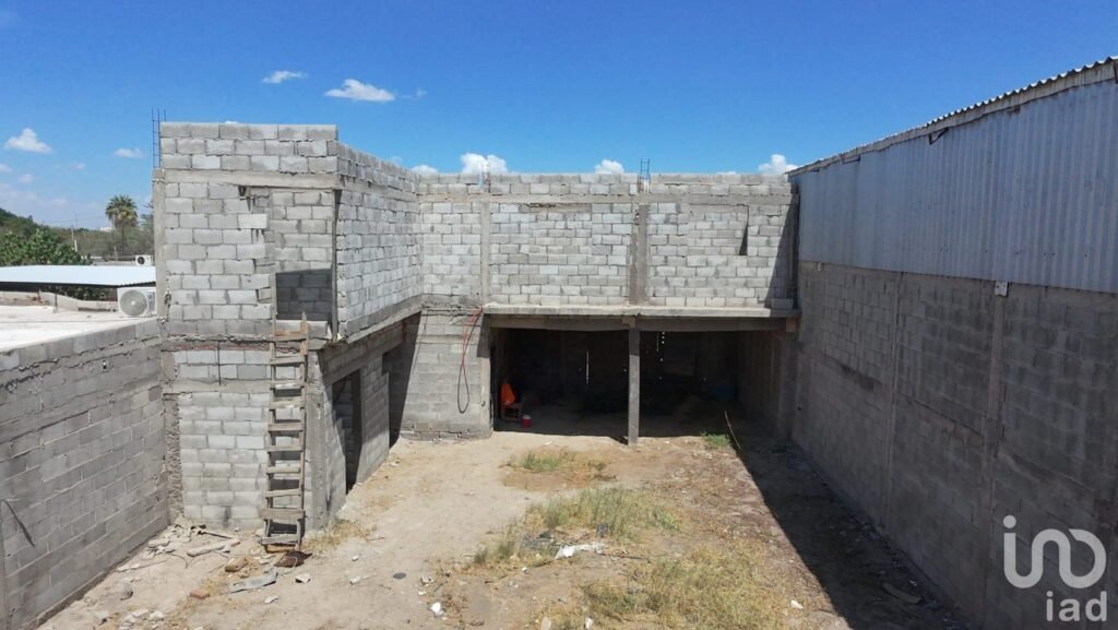 Terreno en venta con construcción, bardeado en la ciuadad de Torreón