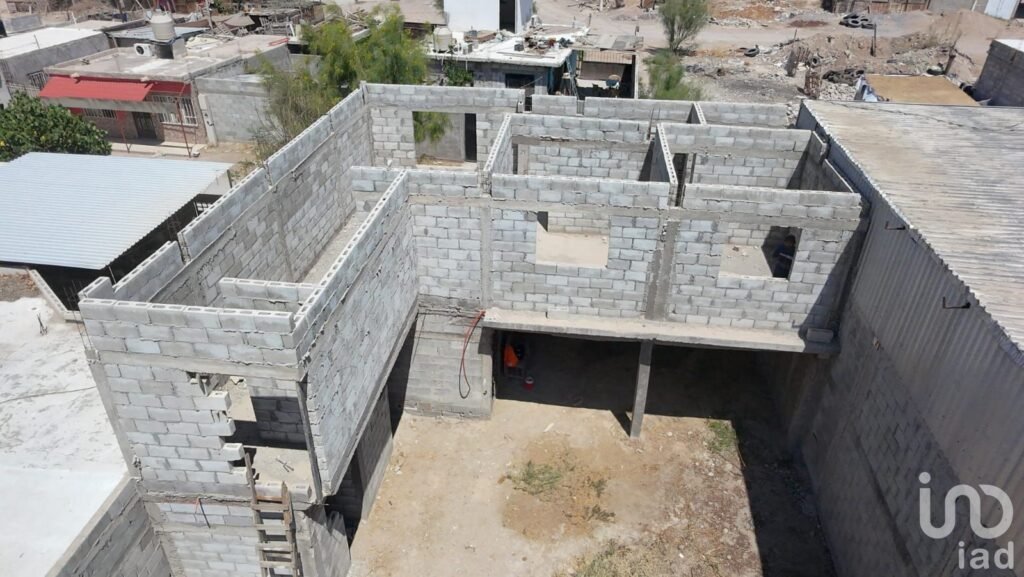Terreno en venta con construcción, bardeado en la ciuadad de Torreón