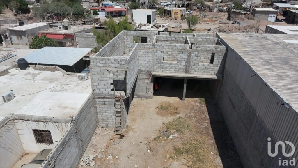 Terreno en venta con construcción, bardeado en la ciuadad de Torreón