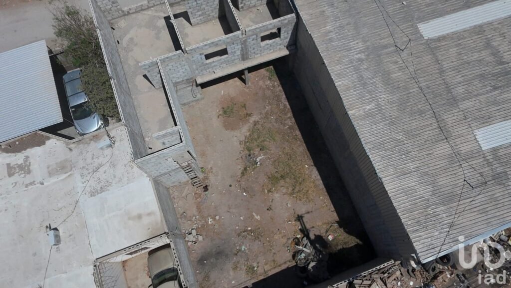 Terreno en venta con construcción, bardeado en la ciuadad de Torreón