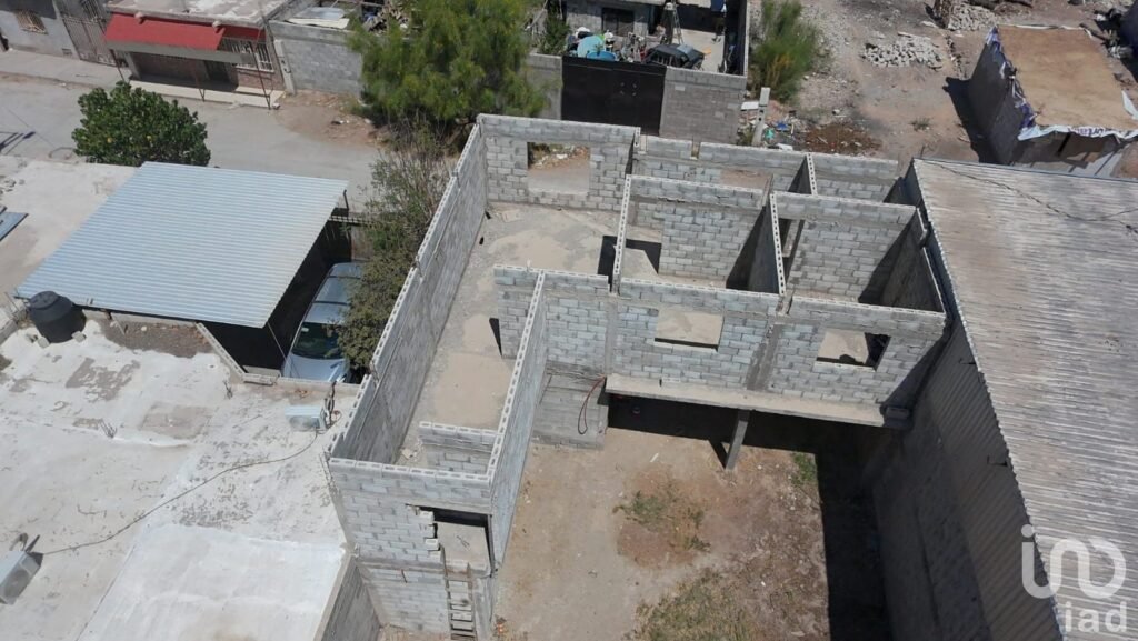 Terreno en venta con construcción, bardeado en la ciuadad de Torreón