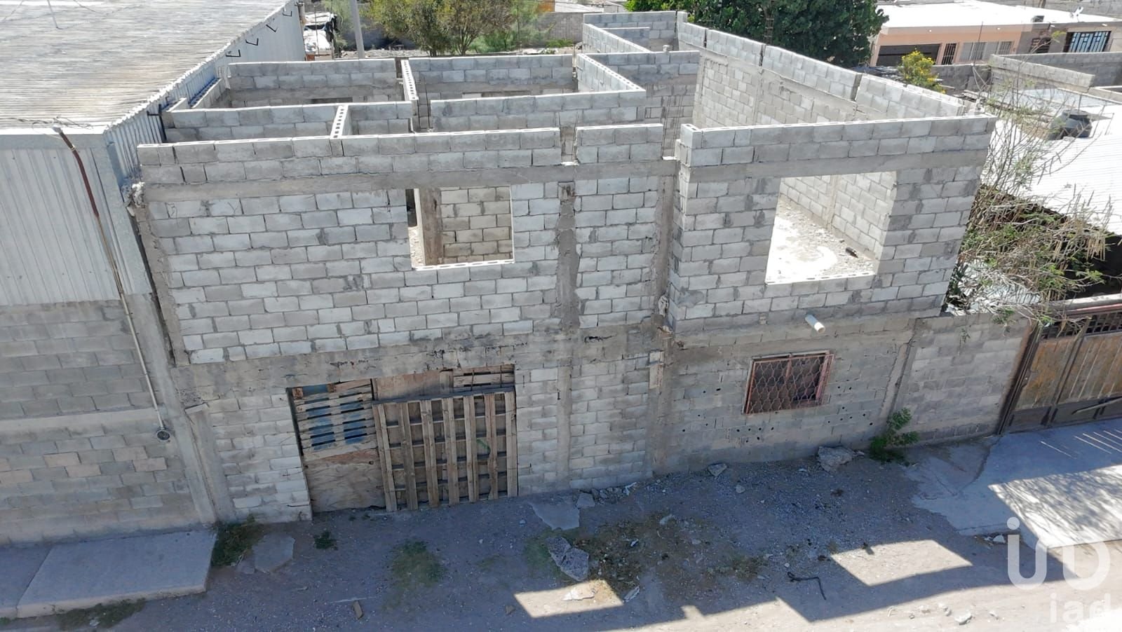 Terreno en venta con construcción, bardeado en la ciuadad de Torreón