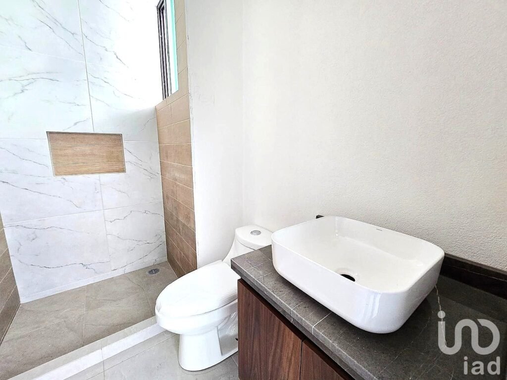 Casa en Venta con 4 Hab, Roof Garden en Residencial Privado con Alberca | Zona Volkswagen, Puebla