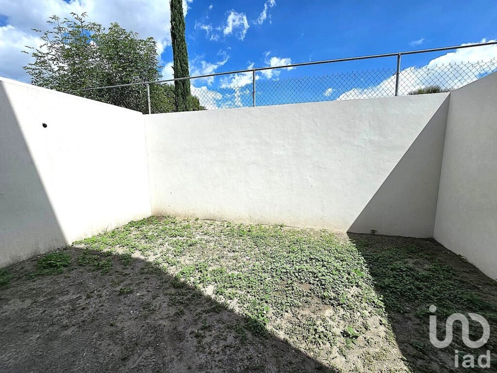 Casa en Venta con 4 Hab, Roof Garden en Residencial Privado con Alberca | Zona Volkswagen, Puebla