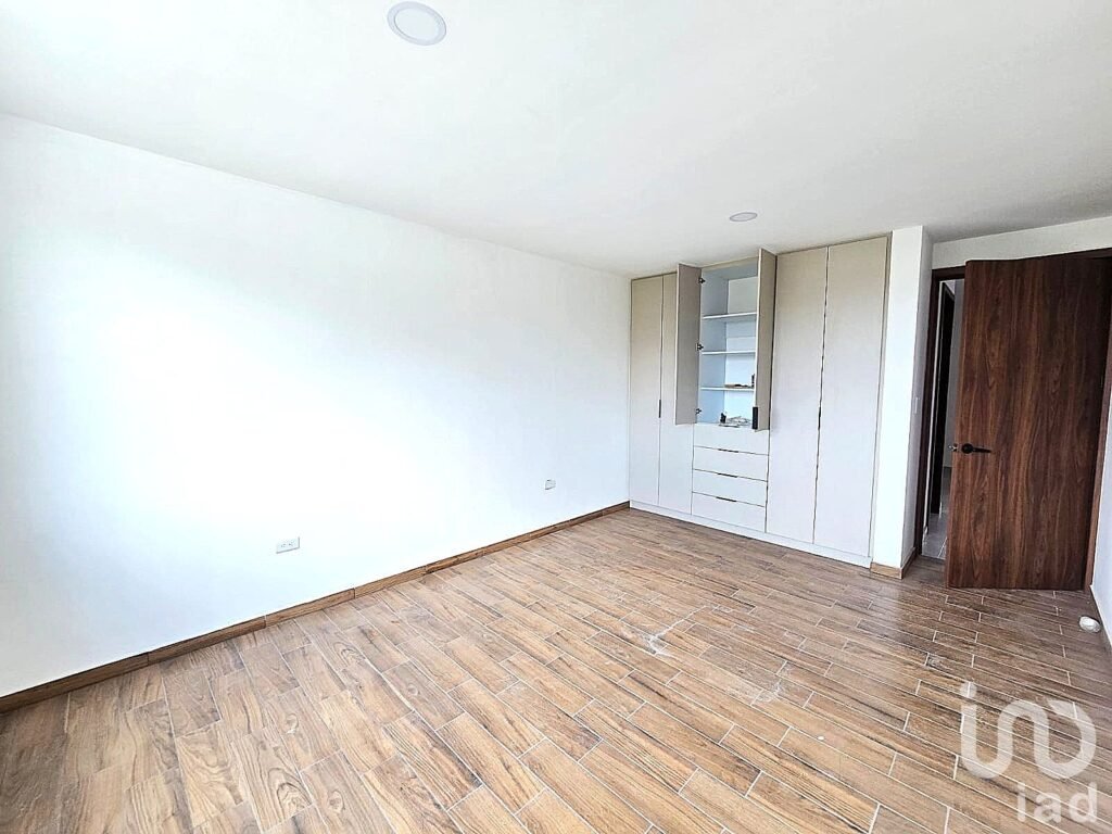 Casa en Venta con 4 Hab, Roof Garden en Residencial Privado con Alberca | Zona Volkswagen, Puebla