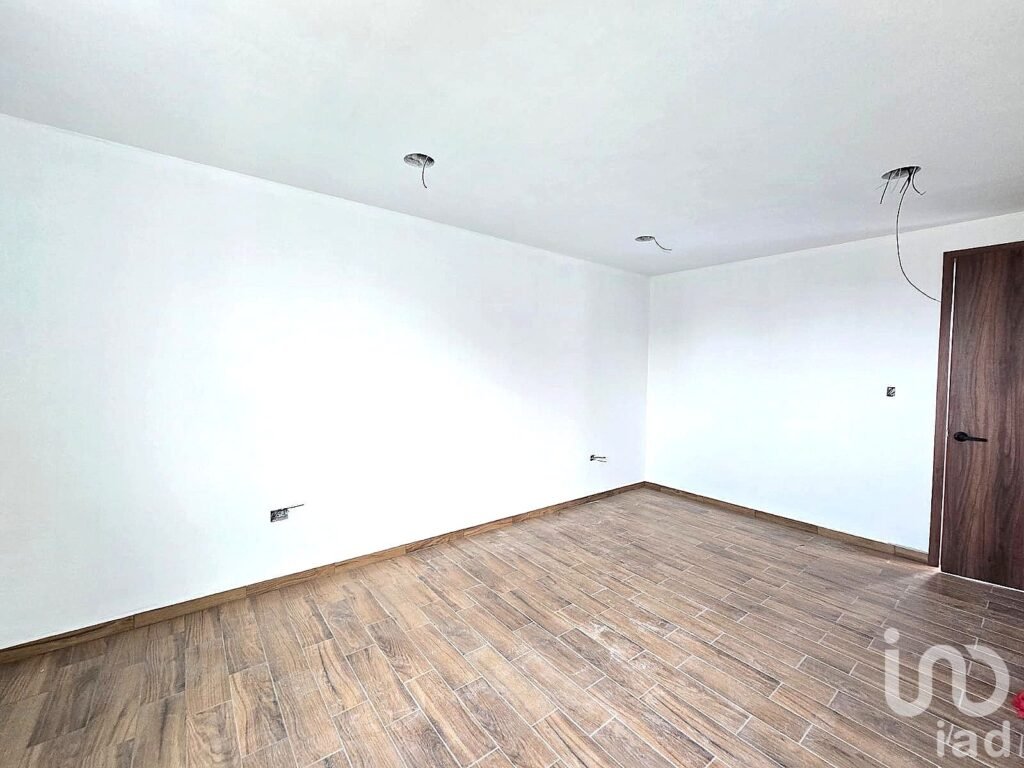 Casa en Venta con 4 Hab, Roof Garden en Residencial Privado con Alberca | Zona Volkswagen, Puebla