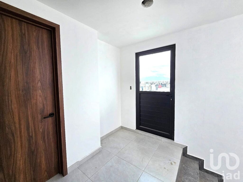Casa en Venta con 4 Hab, Roof Garden en Residencial Privado con Alberca | Zona Volkswagen, Puebla