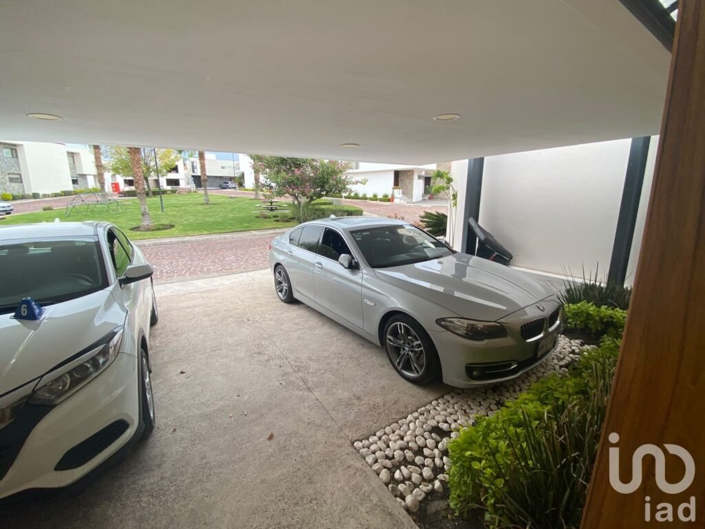 RESIDENCIA EN VENTA CUMBRES DE JURIQUILLA