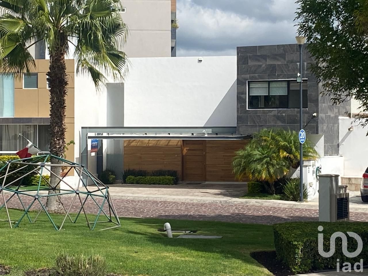 RESIDENCIA EN VENTA CUMBRES DE JURIQUILLA