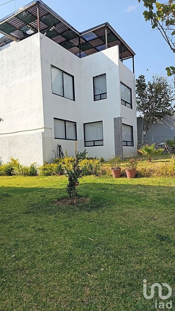 Venta de Casa con Alberca y Seguridad en Totolapan Morelos $1,750,000