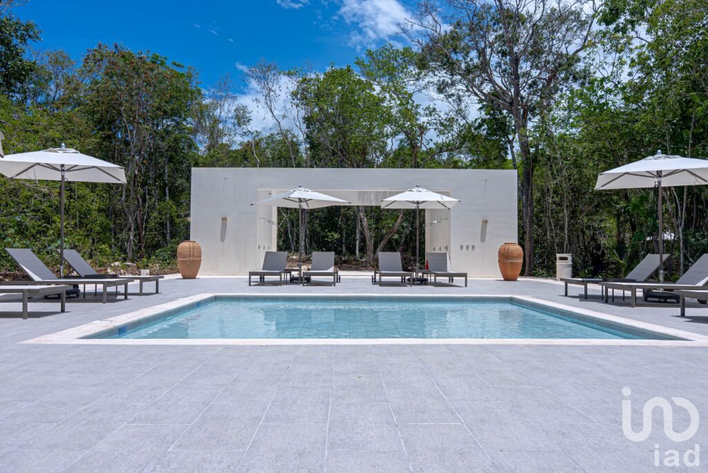 CASA EN RENTA EN AMARES RIVIERA MAYA FRENTE A LA PLAYA XPUHA , CENOTES PRIVADOS ,Y CON PANELES