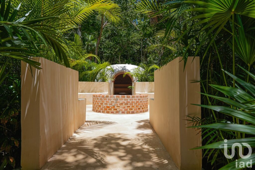 CASA EN RENTA EN AMARES RIVIERA MAYA FRENTE A LA PLAYA XPUHA , CENOTES PRIVADOS ,Y CON PANELES