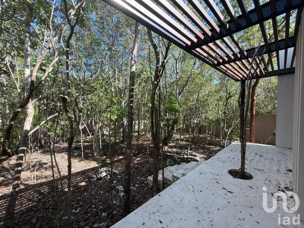 CASA EN RENTA EN AMARES RIVIERA MAYA FRENTE A LA PLAYA XPUHA , CENOTES PRIVADOS ,Y CON PANELES