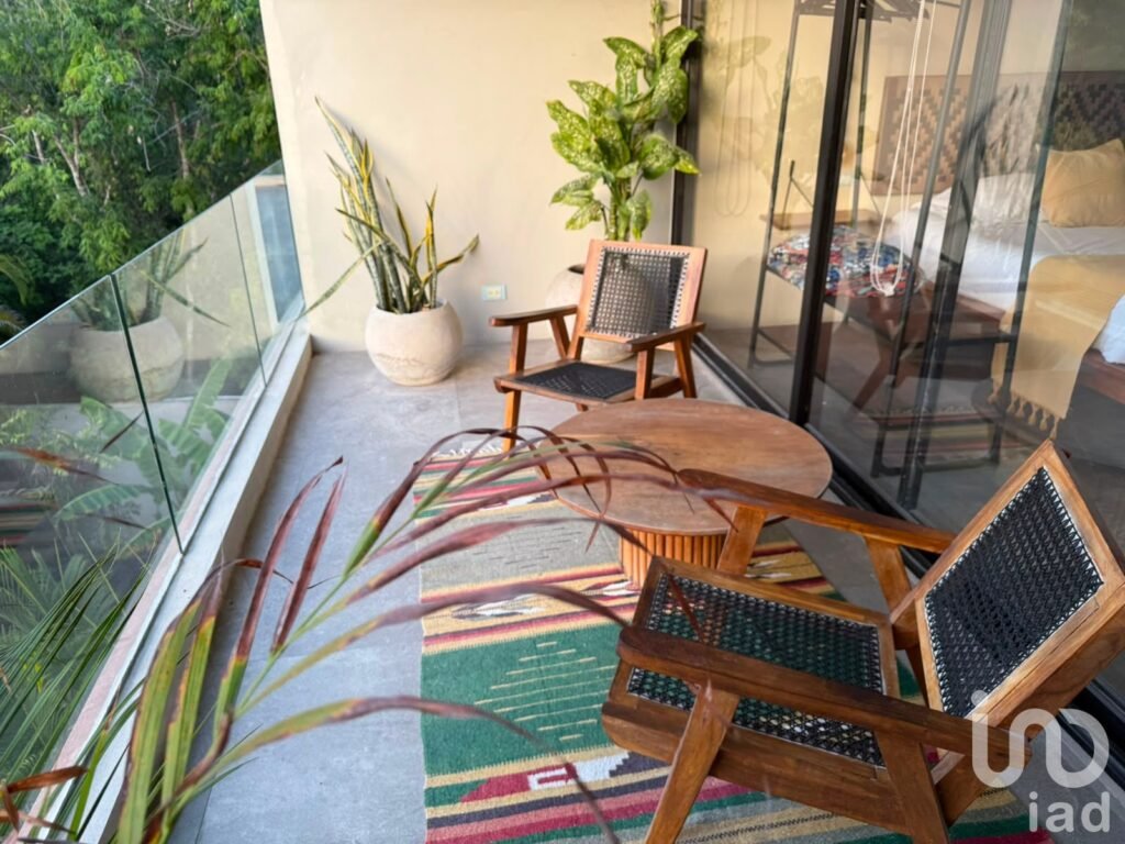 RENTO ESTUDIO EN TULUM ZONA CENTRO CALLE PAVIMENTADA , AGUA MUNICIPAL A UNA CUADRA DE LA FEDERAL