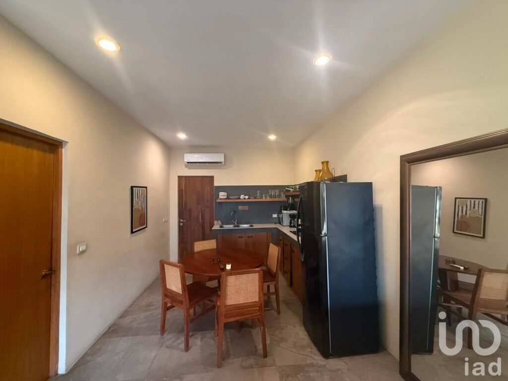 RENTO ESTUDIO EN TULUM ZONA CENTRO CALLE PAVIMENTADA , AGUA MUNICIPAL A UNA CUADRA DE LA FEDERAL