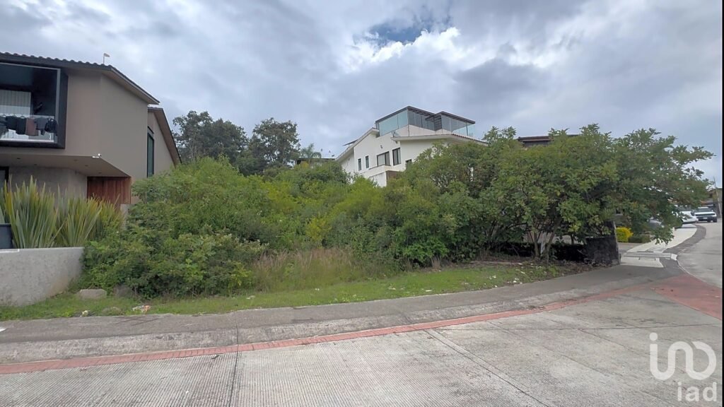 TERRENO EN VENTA | CAMPO DE GOLF ALTOZANO  | BOSQUE MONARCA | 447.33 M²