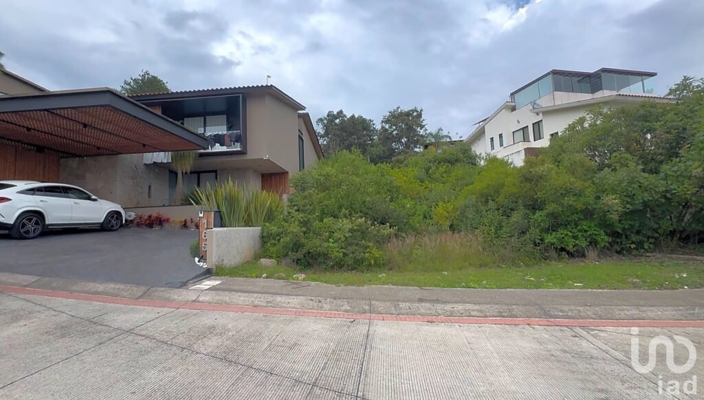 TERRENO EN VENTA | CAMPO DE GOLF ALTOZANO  | BOSQUE MONARCA | 447.33 M²