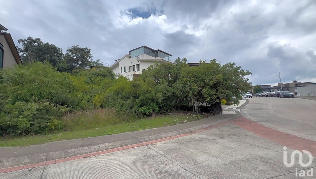 TERRENO EN VENTA | CAMPO DE GOLF ALTOZANO  | BOSQUE MONARCA | 447.33 M²