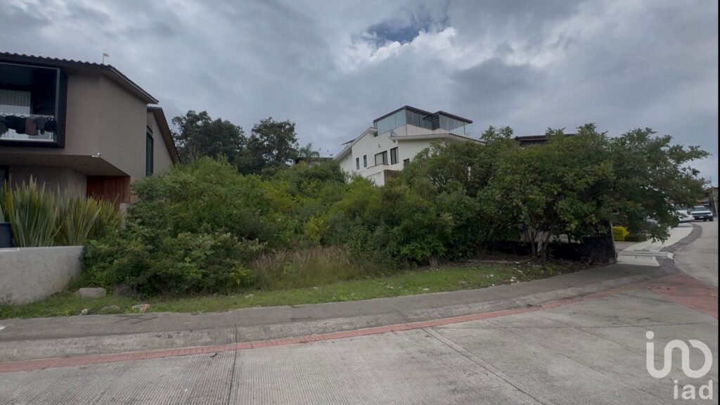 TERRENO EN VENTA | CAMPO DE GOLF ALTOZANO  | BOSQUE MONARCA | 447.33 M²