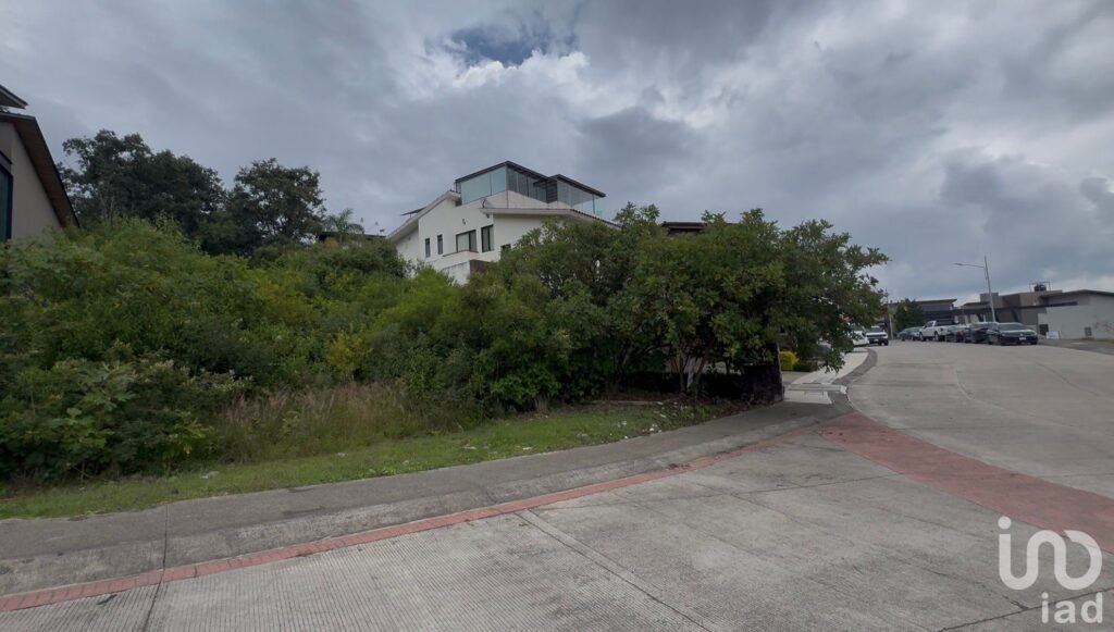 TERRENO EN VENTA | CAMPO DE GOLF ALTOZANO  | BOSQUE MONARCA | 447.33 M²