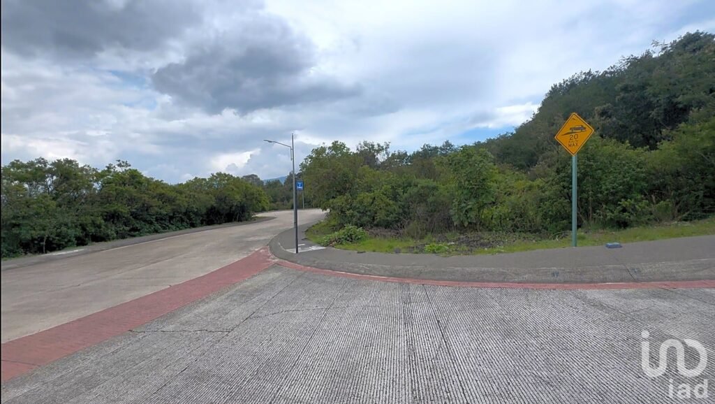 TERRENO EN VENTA | CAMPO DE GOLF ALTOZANO  | BOSQUE MONARCA | 447.33 M²