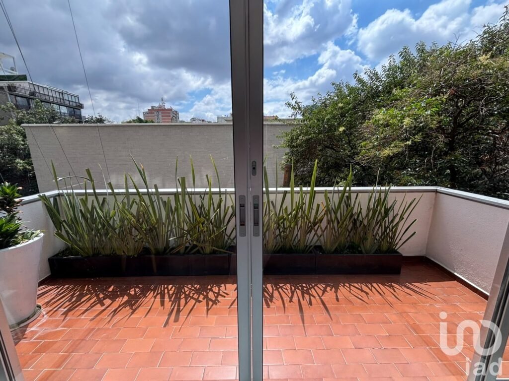 Se renta departamento amueblado con terraza  en Lamartine