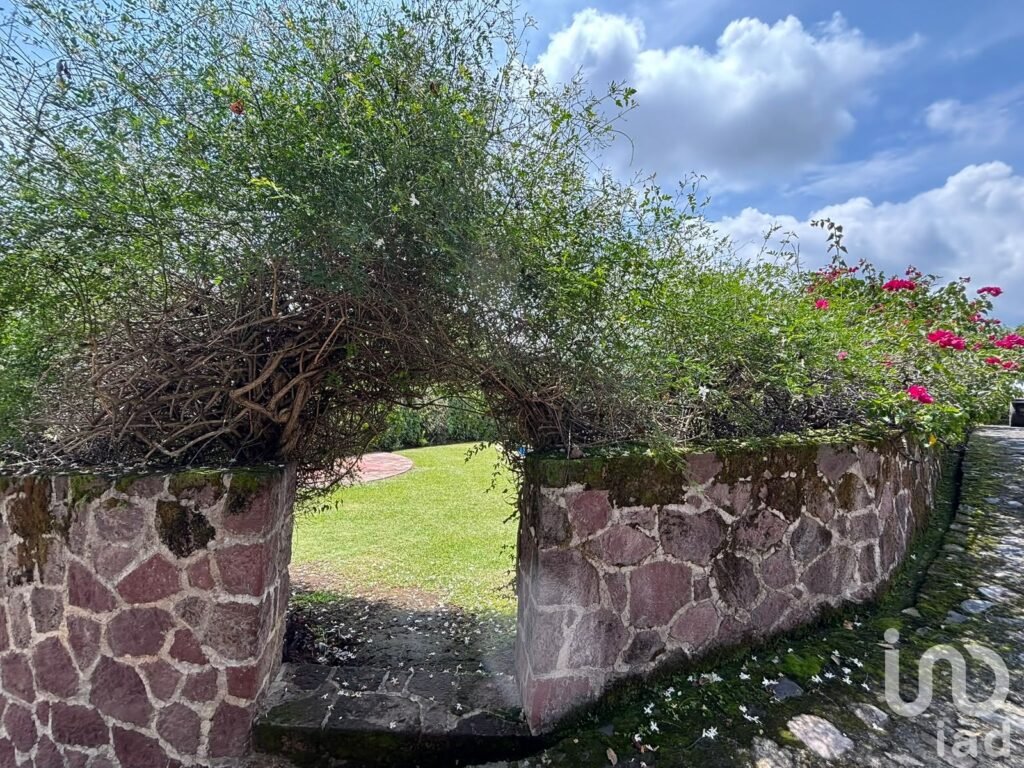 Se vende casa con canche de tenis en Malinalco