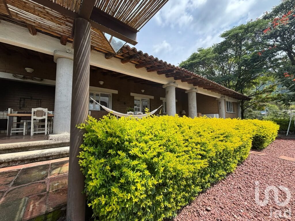 Se vende casa con canche de tenis en Malinalco
