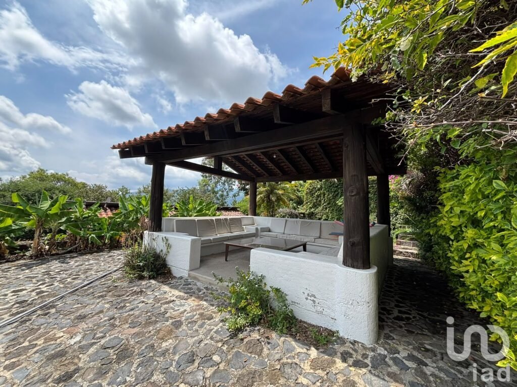 Se vende casa con canche de tenis en Malinalco