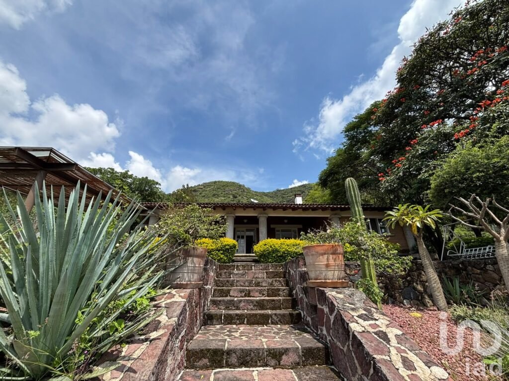 Se vende casa con canche de tenis en Malinalco