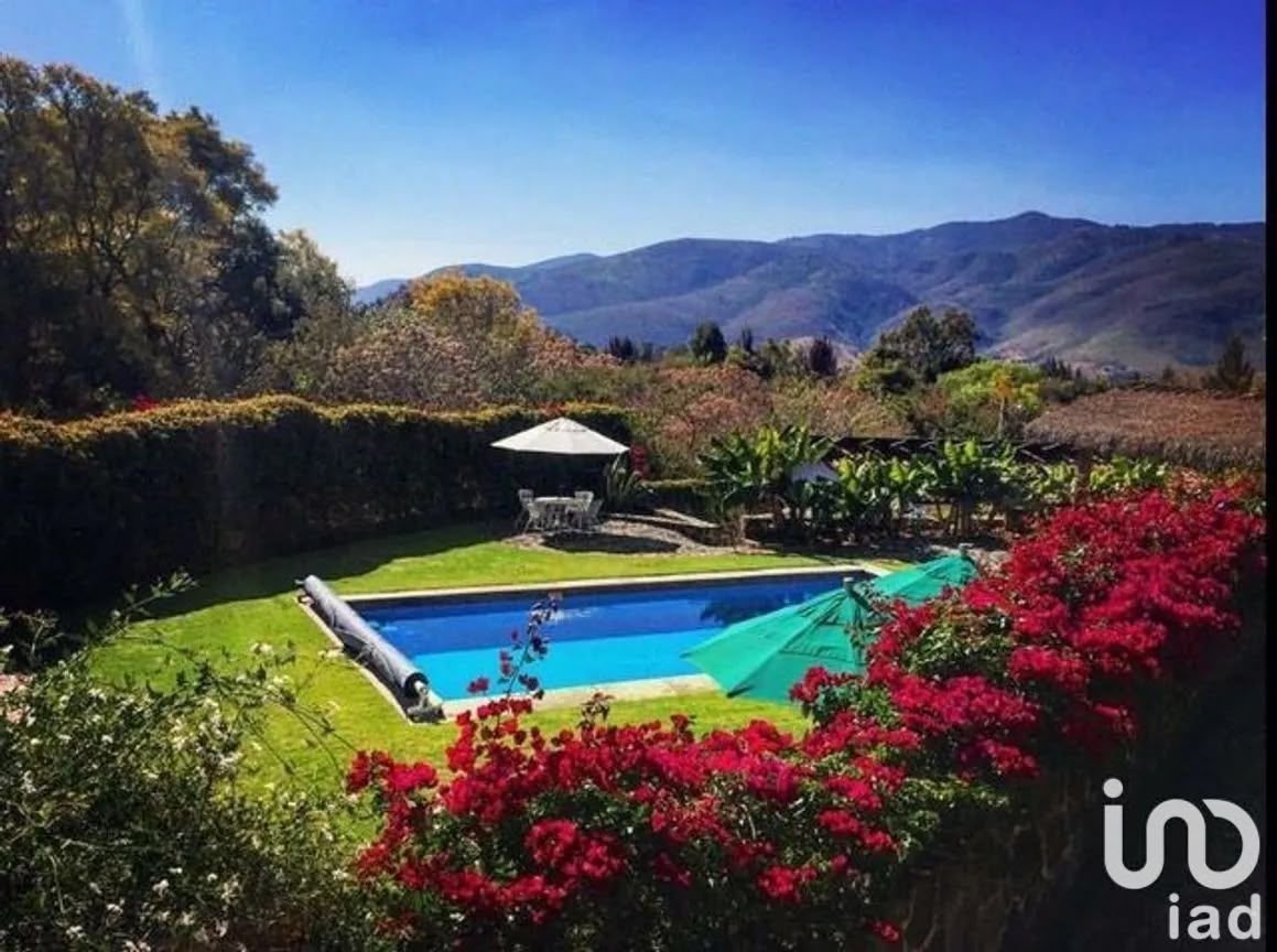 Se vende casa con canche de tenis en Malinalco