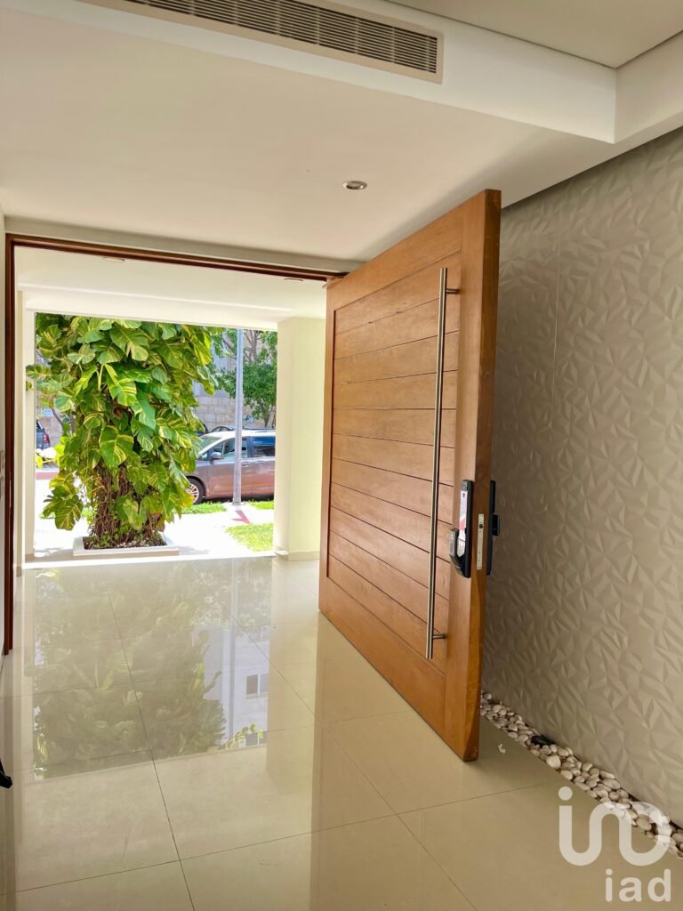 RENTA DE CASA EN RESIDENCIAL CUMBRES, CANCUN