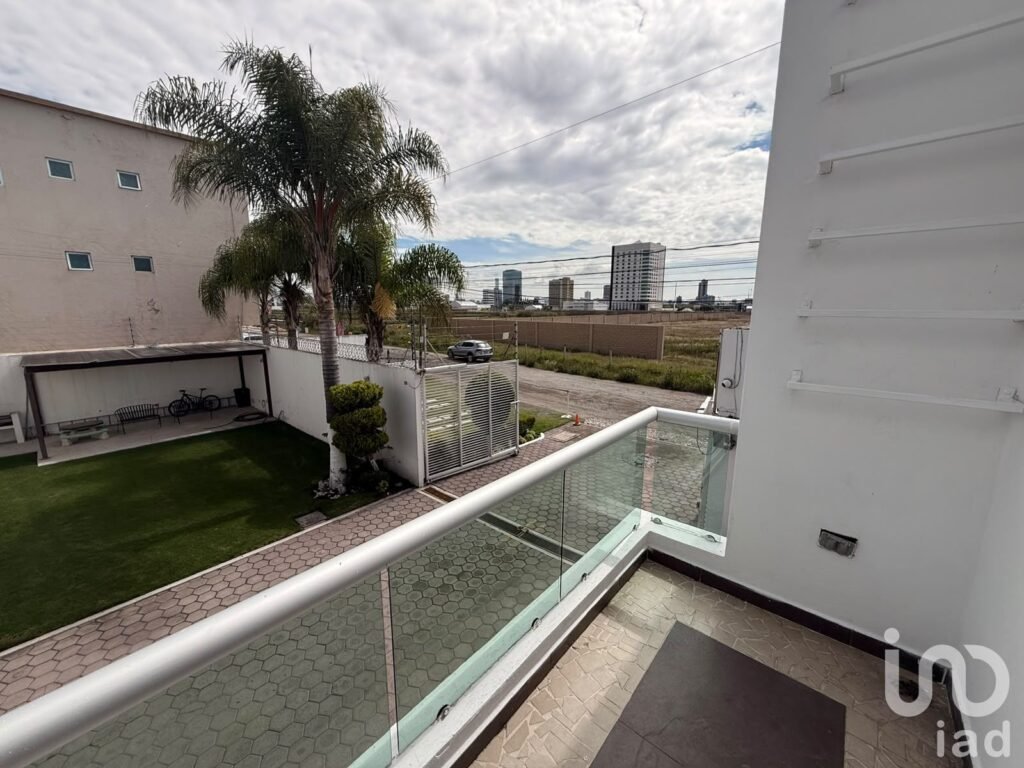 CASA EN RENTA ATRAS DE CIUDAD JUDICIAL