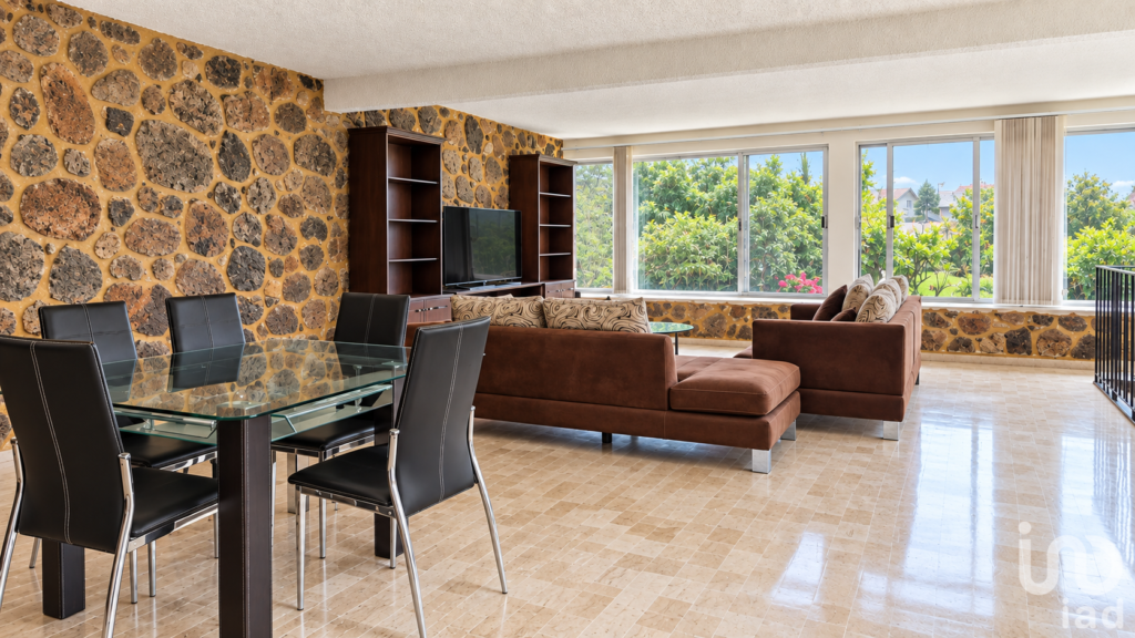 Casa de descanso + bungalow en Venta con 993m2 de terreno escriturado en Ahuatepec, Cuernavaca.