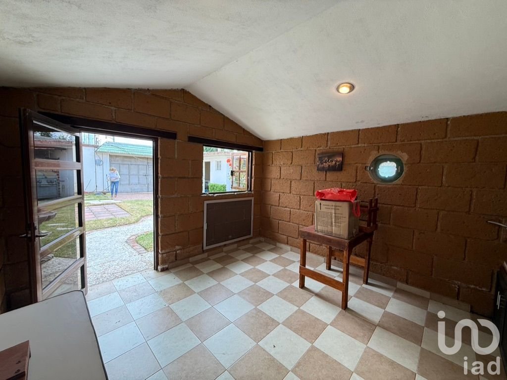 CASA EN MATILDE A 2 MINUTOS DE LA ESTACIÓN DEL TUZOBÚS CON AMPLIO JARDÍN Y SALÓN DE EVENTOS EN VENTA