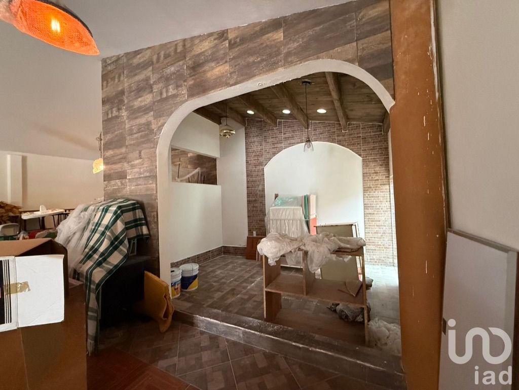 CASA EN MATILDE A 2 MINUTOS DE LA ESTACIÓN DEL TUZOBÚS CON AMPLIO JARDÍN Y SALÓN DE EVENTOS EN VENTA