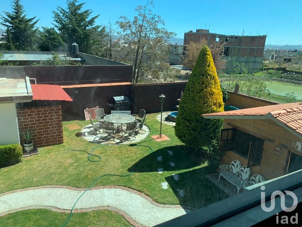 CASA EN MATILDE A 2 MINUTOS DE LA ESTACIÓN DEL TUZOBÚS CON AMPLIO JARDÍN Y SALÓN DE EVENTOS EN VENTA