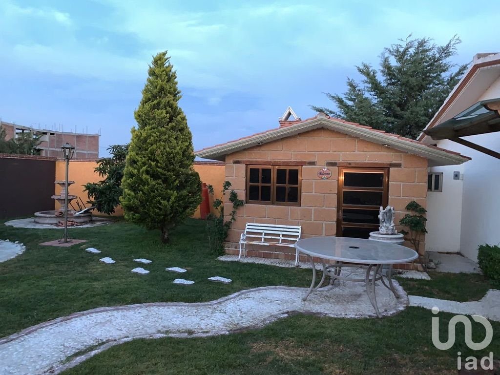 CASA EN MATILDE A 2 MINUTOS DE LA ESTACIÓN DEL TUZOBÚS CON AMPLIO JARDÍN Y SALÓN DE EVENTOS EN VENTA