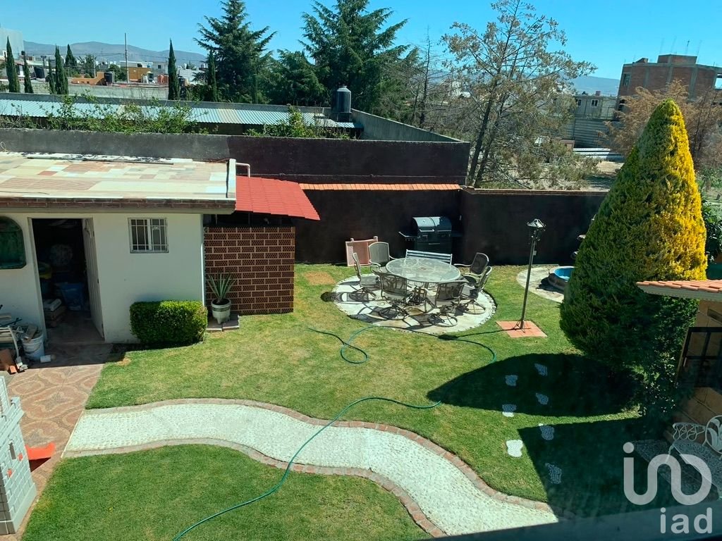 CASA EN MATILDE A 2 MINUTOS DE LA ESTACIÓN DEL TUZOBÚS CON AMPLIO JARDÍN Y SALÓN DE EVENTOS EN VENTA