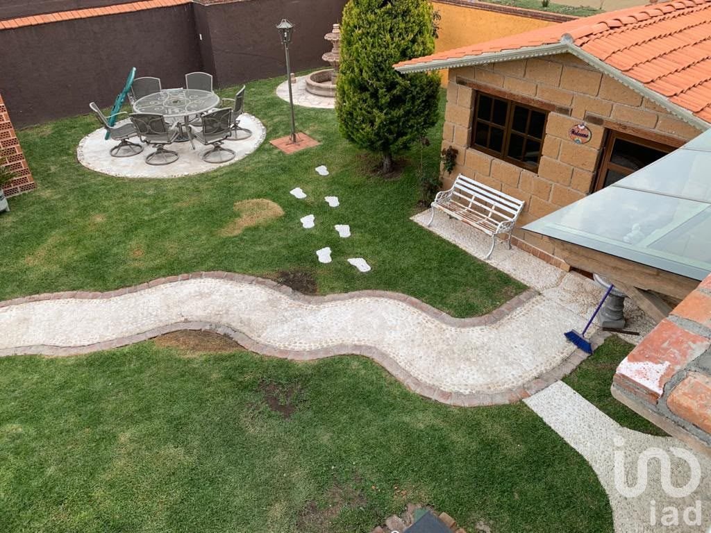 CASA EN MATILDE A 2 MINUTOS DE LA ESTACIÓN DEL TUZOBÚS CON AMPLIO JARDÍN Y SALÓN DE EVENTOS EN VENTA