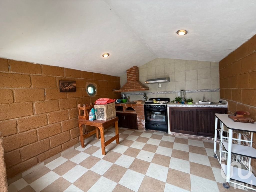 CASA EN MATILDE A 2 MINUTOS DE LA ESTACIÓN DEL TUZOBÚS CON AMPLIO JARDÍN Y SALÓN DE EVENTOS EN VENTA