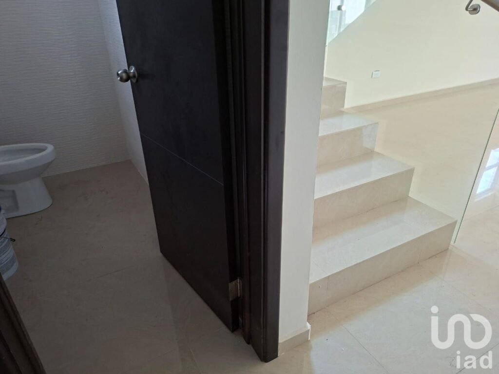VENTA Casa Nueva Grande con UNA recamara en P.B. en Lomas de Sinai, REYNOSA.