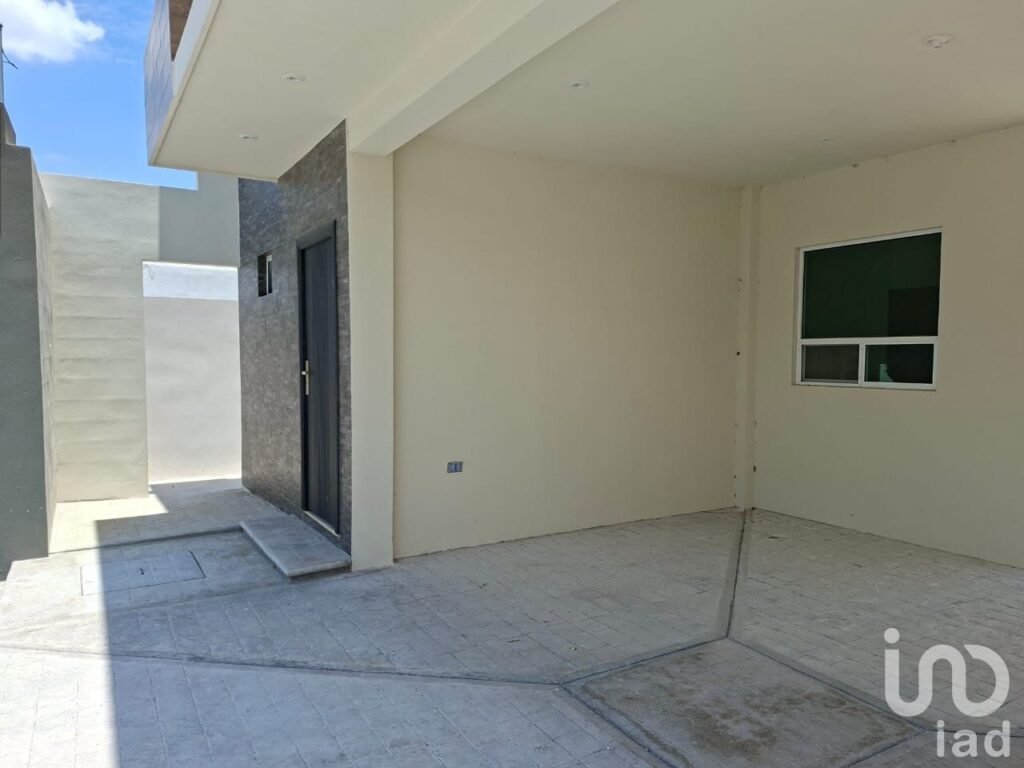 VENTA Casa Nueva Grande con UNA recamara en P.B. en Lomas de Sinai, REYNOSA.