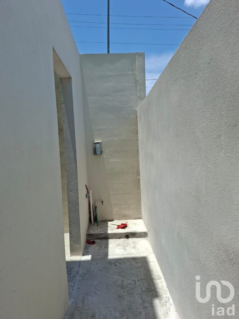 VENTA Casa Nueva Grande con UNA recamara en P.B. en Lomas de Sinai, REYNOSA.